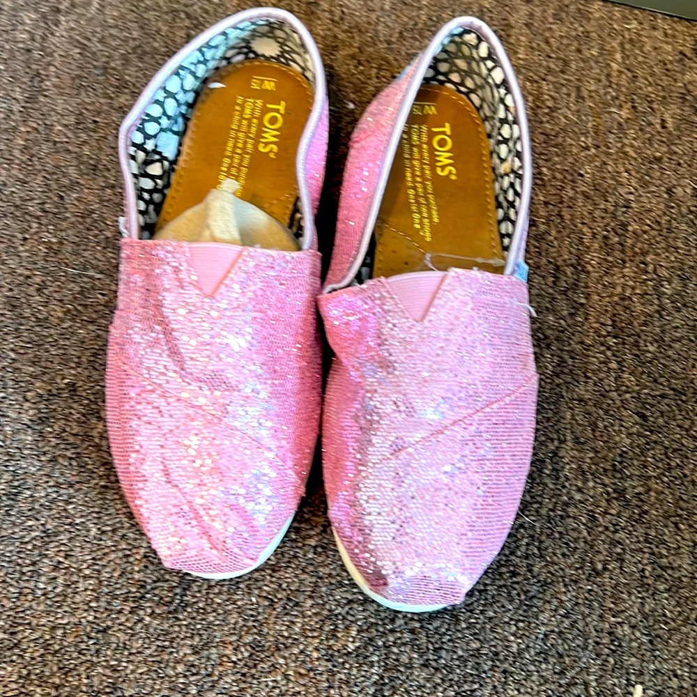 Toms pink shoes